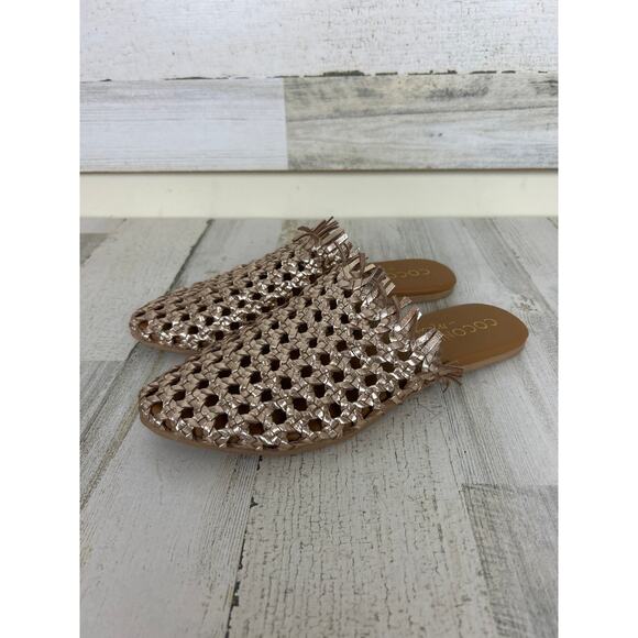 Coconuts by Matisse women's size 7 gold leather boho slip on sandals new flats - Picture 1 of 7
